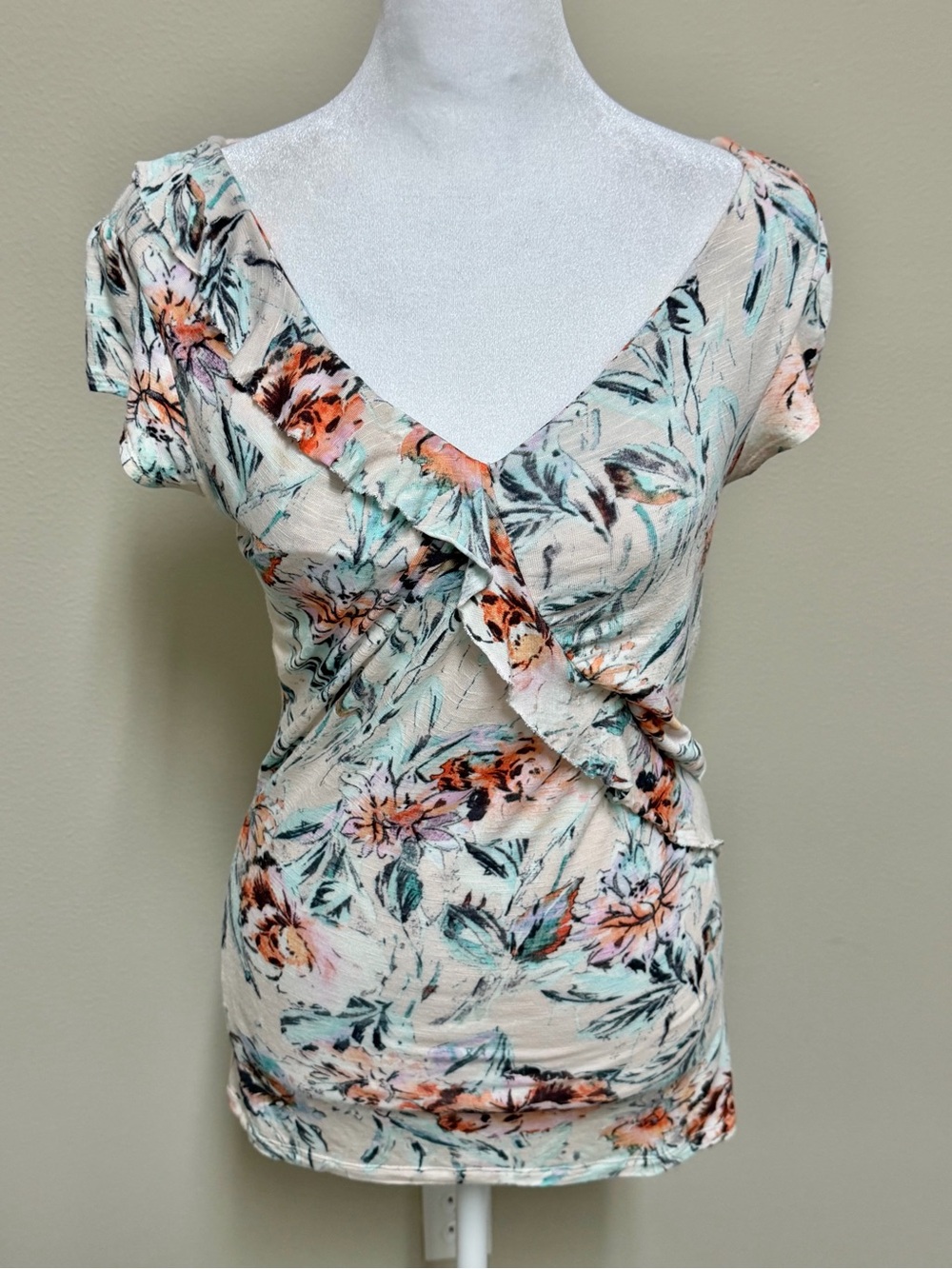 Candie’s Y2K Cream Floral V-Neck Ruffle Top